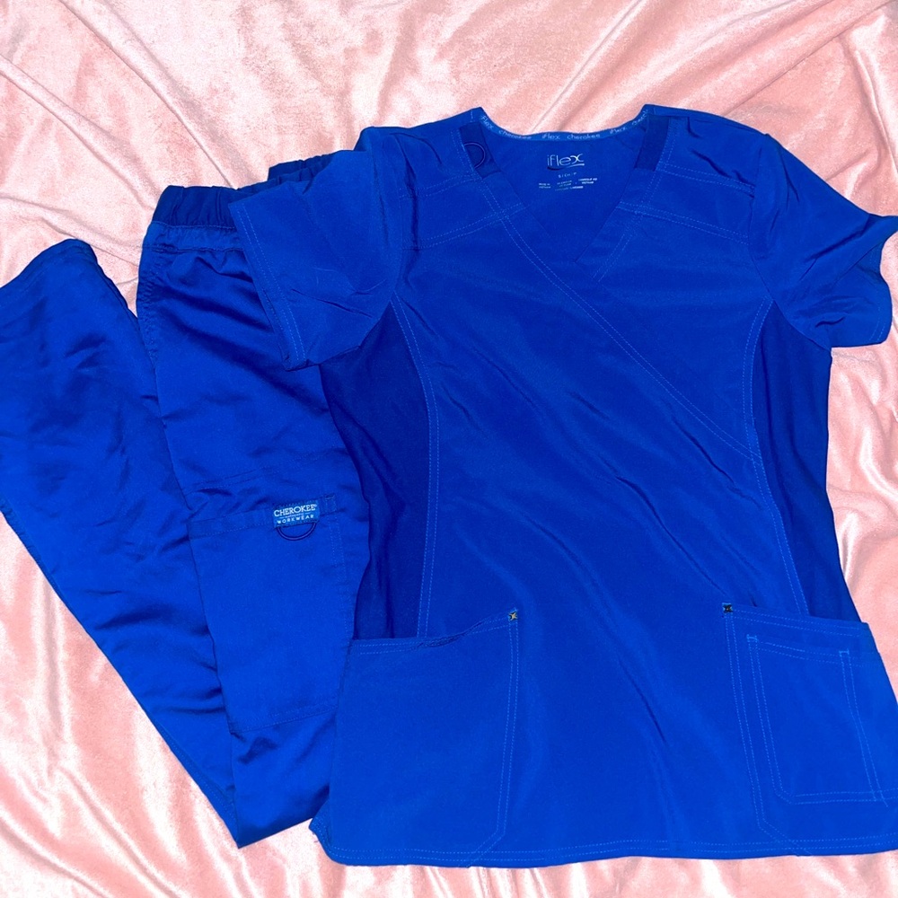 🔹Barely worn scrub set in Blue 🔹